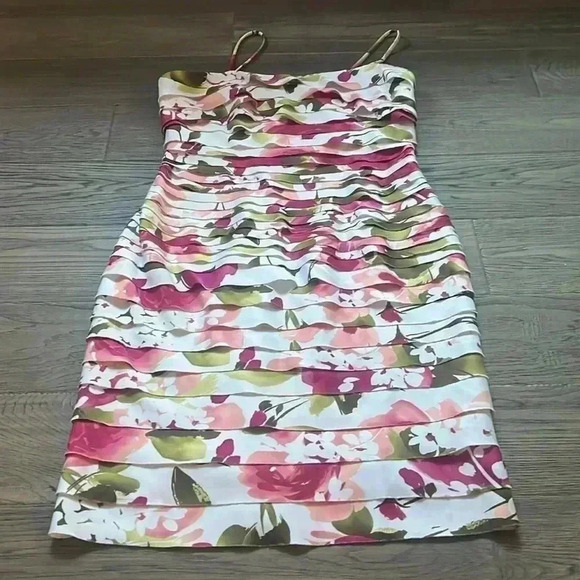 ✨🆕DRESSBARN🆕✨ | Tiered colourful floral dress - Picture 2 of 12